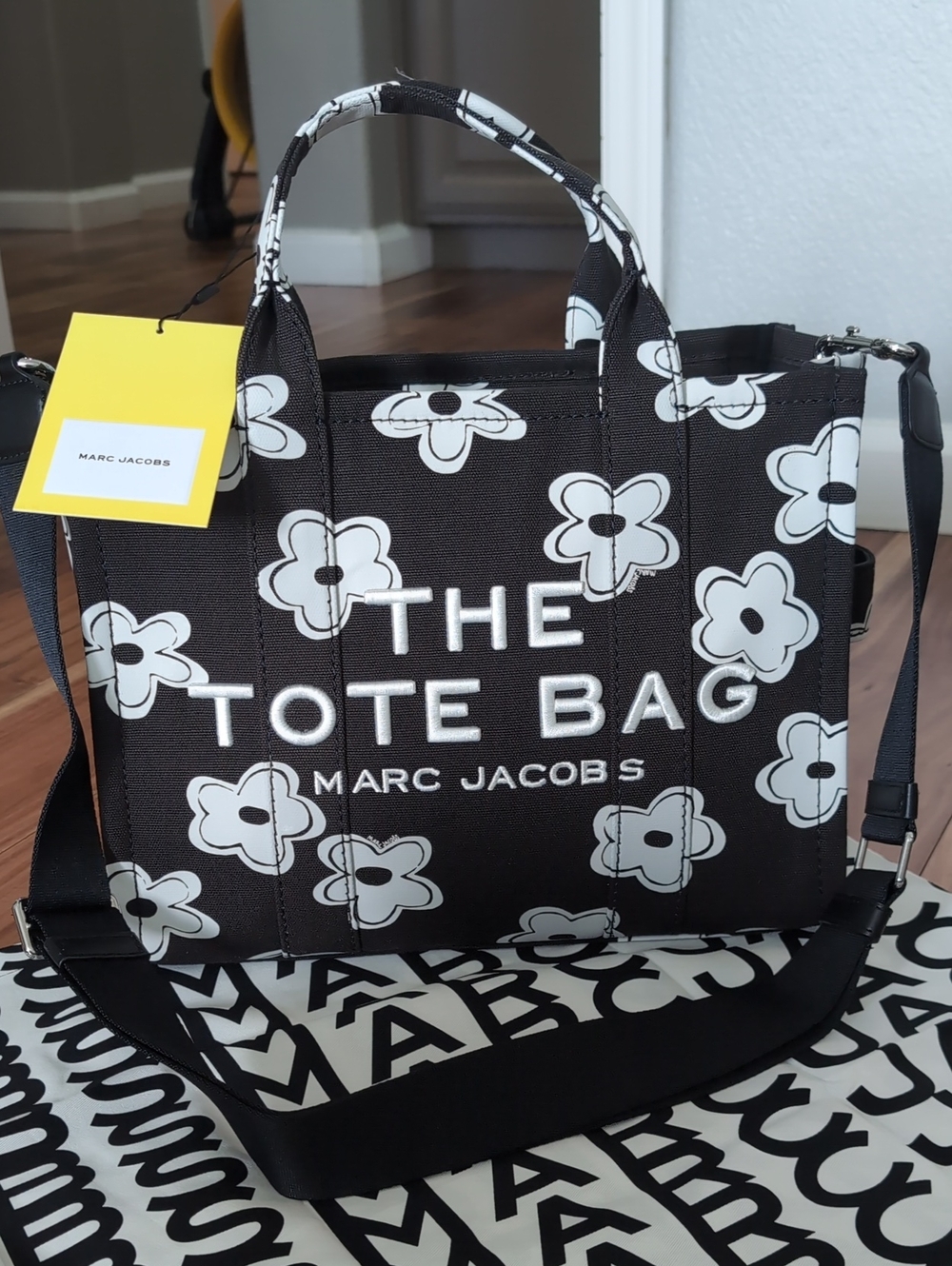 Marc Jacobs The Daisy Embroidered Canvas Medium Tote + Logo Dust Bag Nwt ❤️